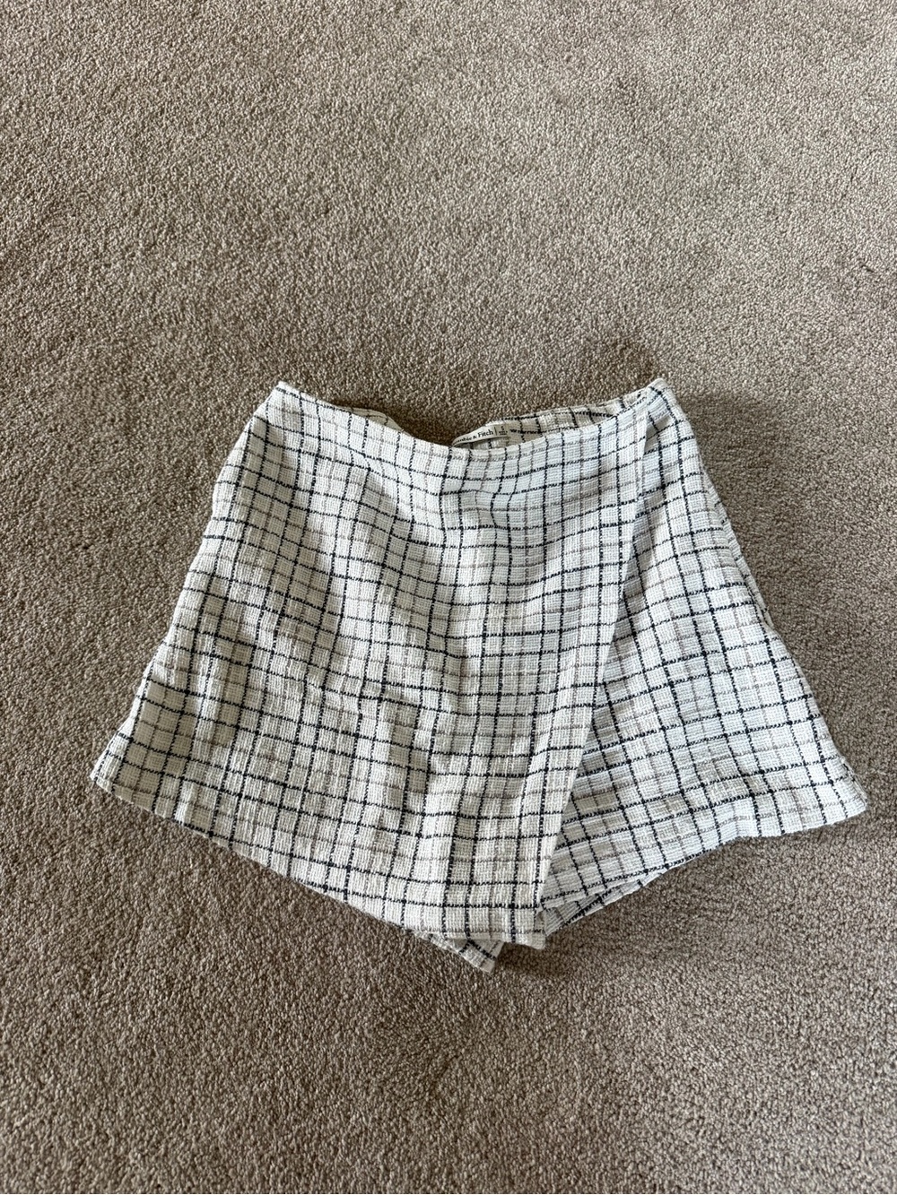 Abercrombie & Fitch White Windowpane High-Waist Skort